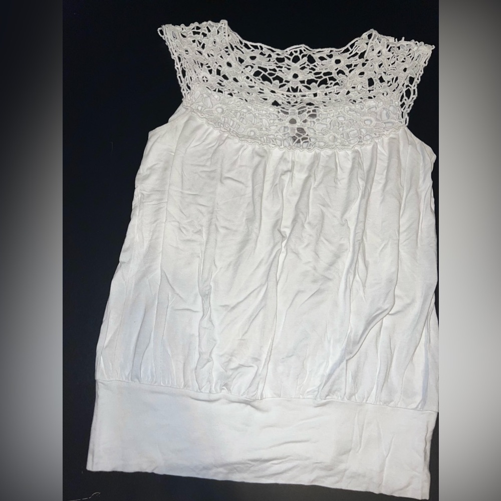Kenar White Lace Top Sleeveless Top with band at waist Size Small EUC